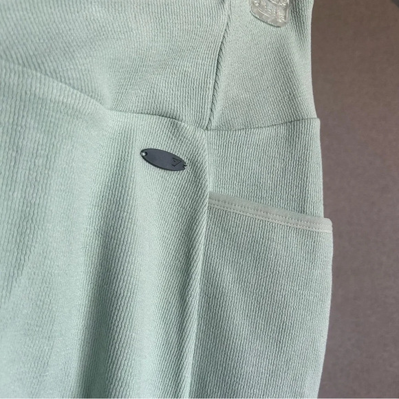 Gymshark size small knitted leggings cross waistline - Picture 2 of 9